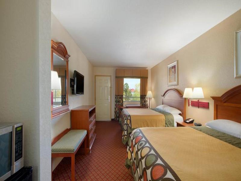 Hotel Super 8 By Wyndham Pratt Esterno foto