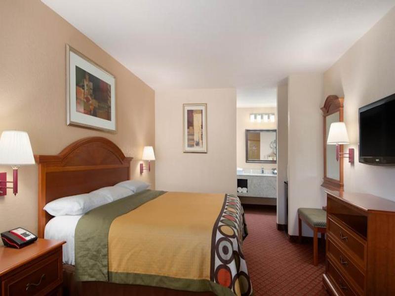 Hotel Super 8 By Wyndham Pratt Esterno foto